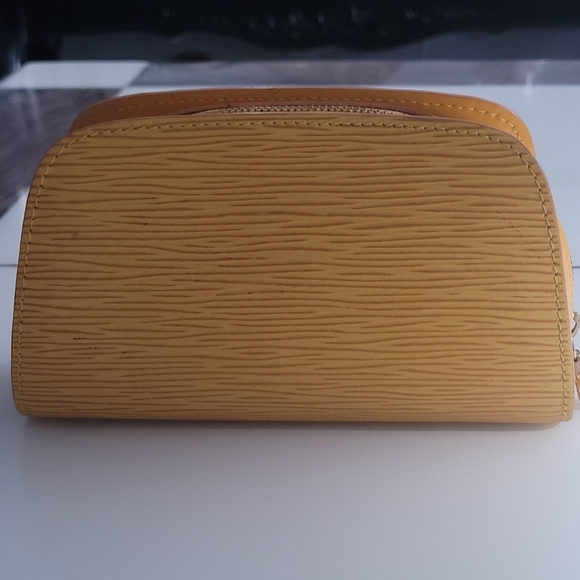 Authentic Louis Vuitton Epi Dauphine Cosmetic Pouch - Picture 3 of 10